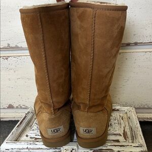 UGG Classic Tall II Chestnut Shearling Winter Boots Women’s Size 8
